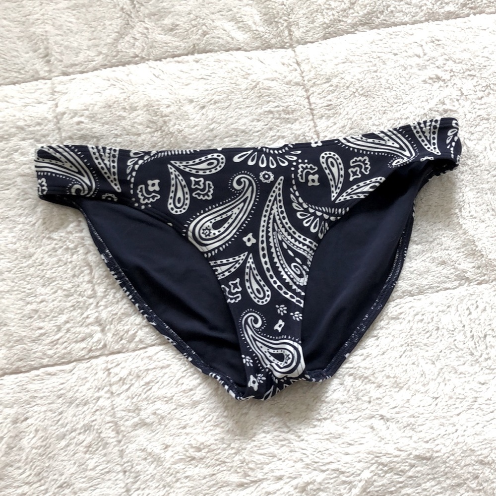Aerie paisley print bikini bottoms navy blue white